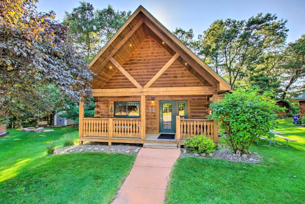 Pet-Friendly Warrens Cabin with Fire Pit!
